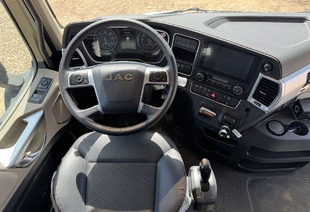 JAC K7 (МРМ 18т) ТЯГАЧ 4×2 АКПП